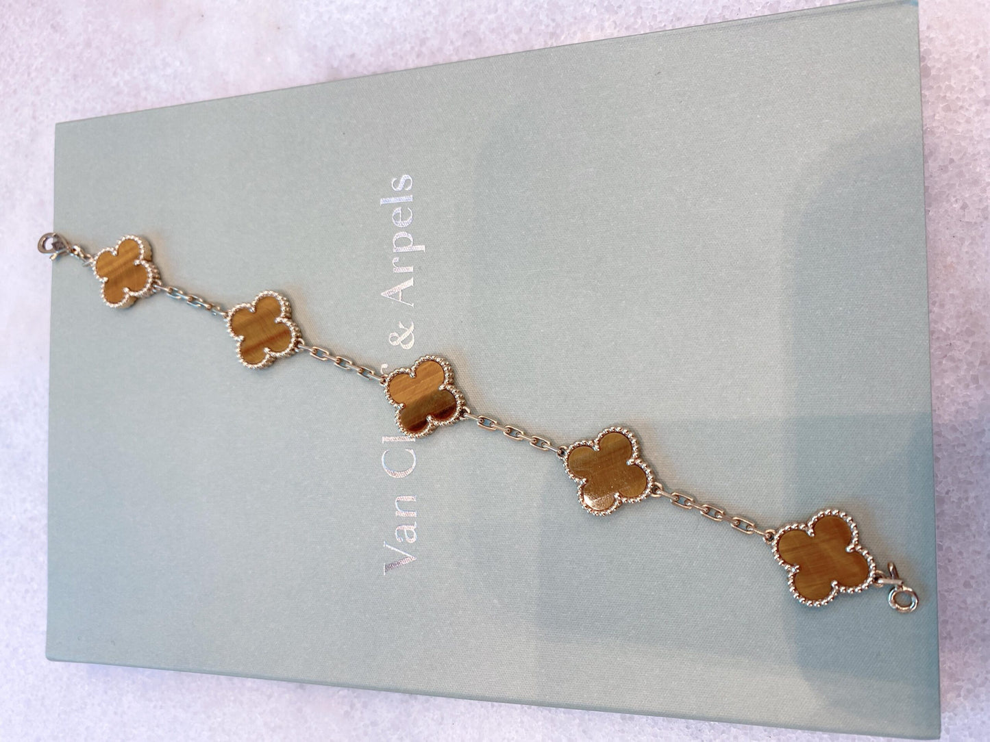 VINTAGE ALHAMBRA TIGERS EYE 18K YELLOW GOLD 5 MOTIF STATION BRACELET