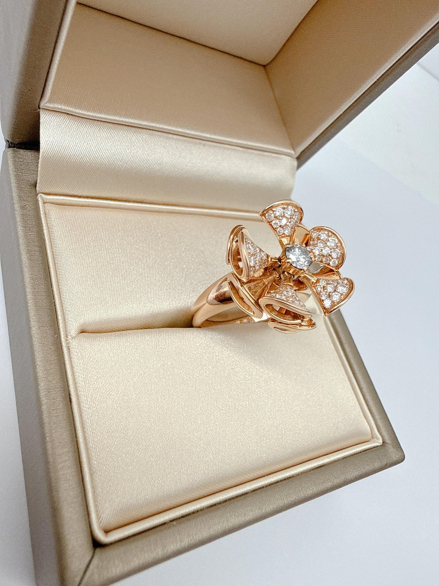 18K ROSE GOLD AND DIAMOND DIVA'S DREAM DIVISSIMA EARCLIPS AND DIVA'S DREAM RING
