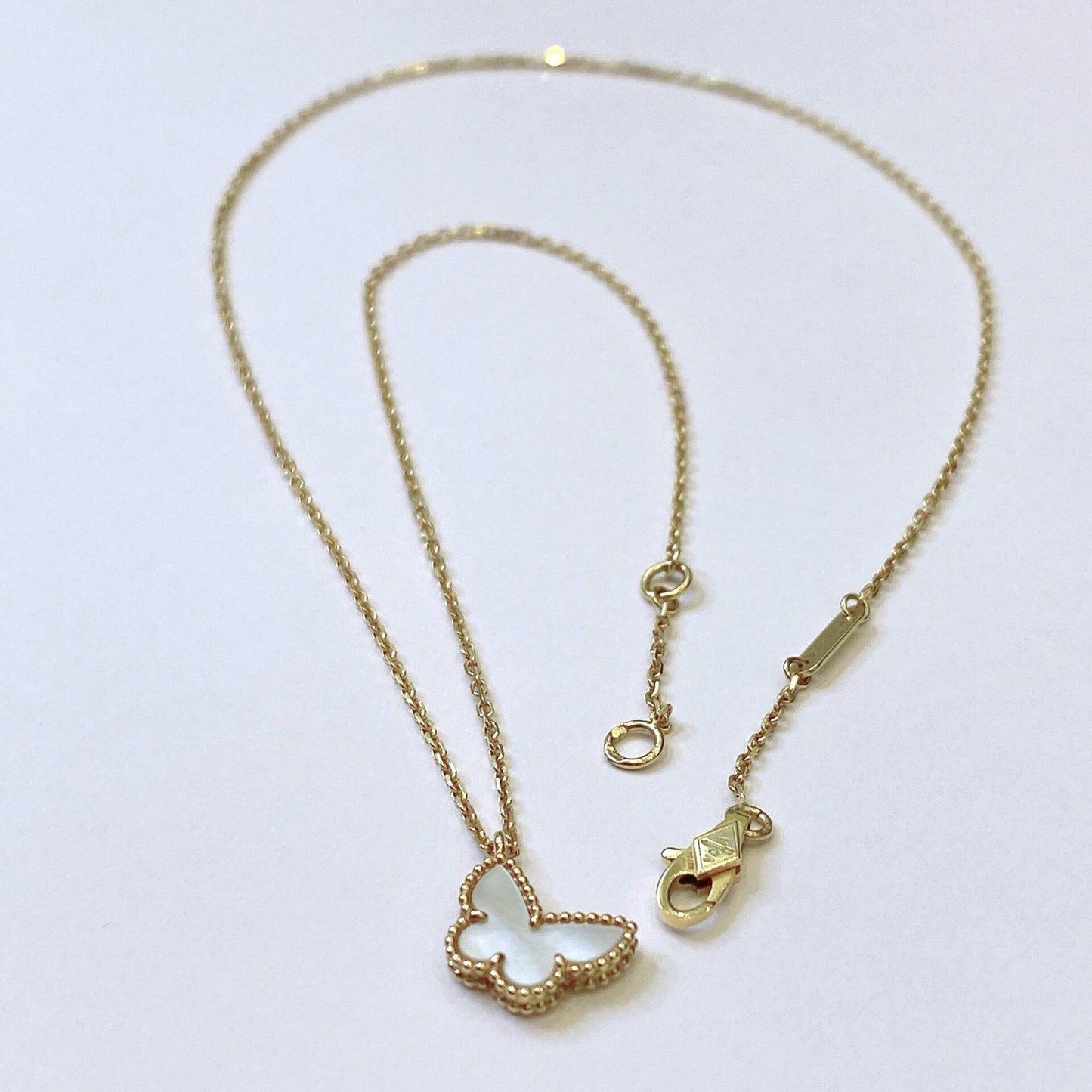 SWEET BUTTERFLY PENDANT 18K YELLOW GOLD MOTHER OF PEARL