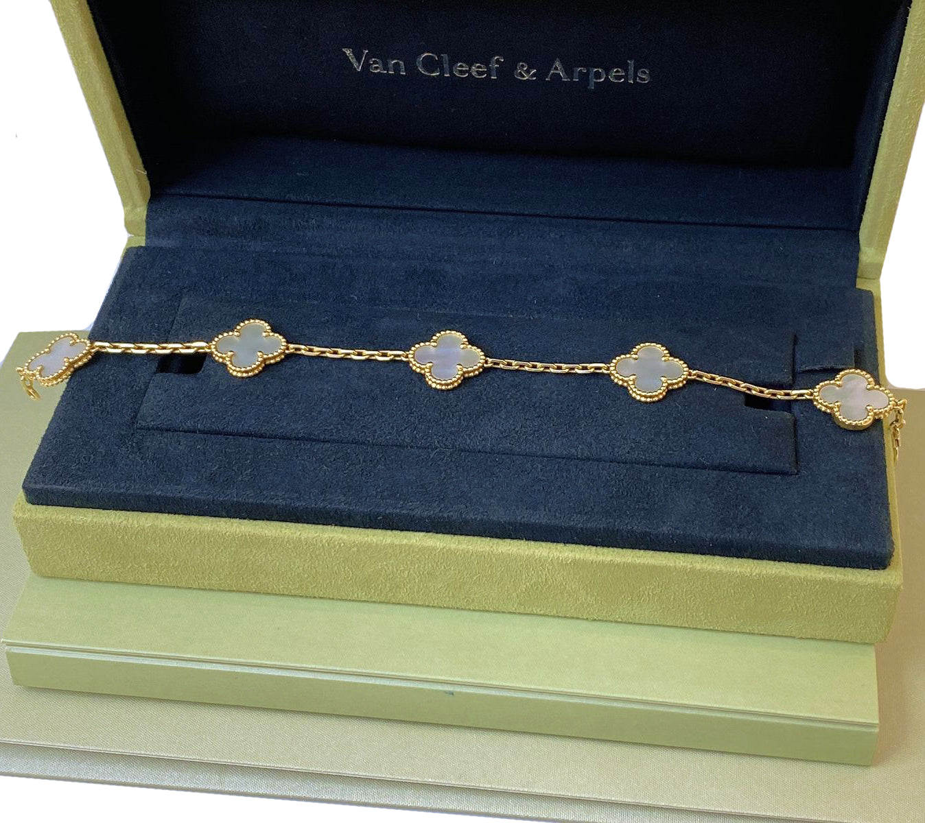 VINTAGE ALHAMBRA MOTHER OF PEARL 18K YELLOW GOLD 5 MOTIF BRACELET