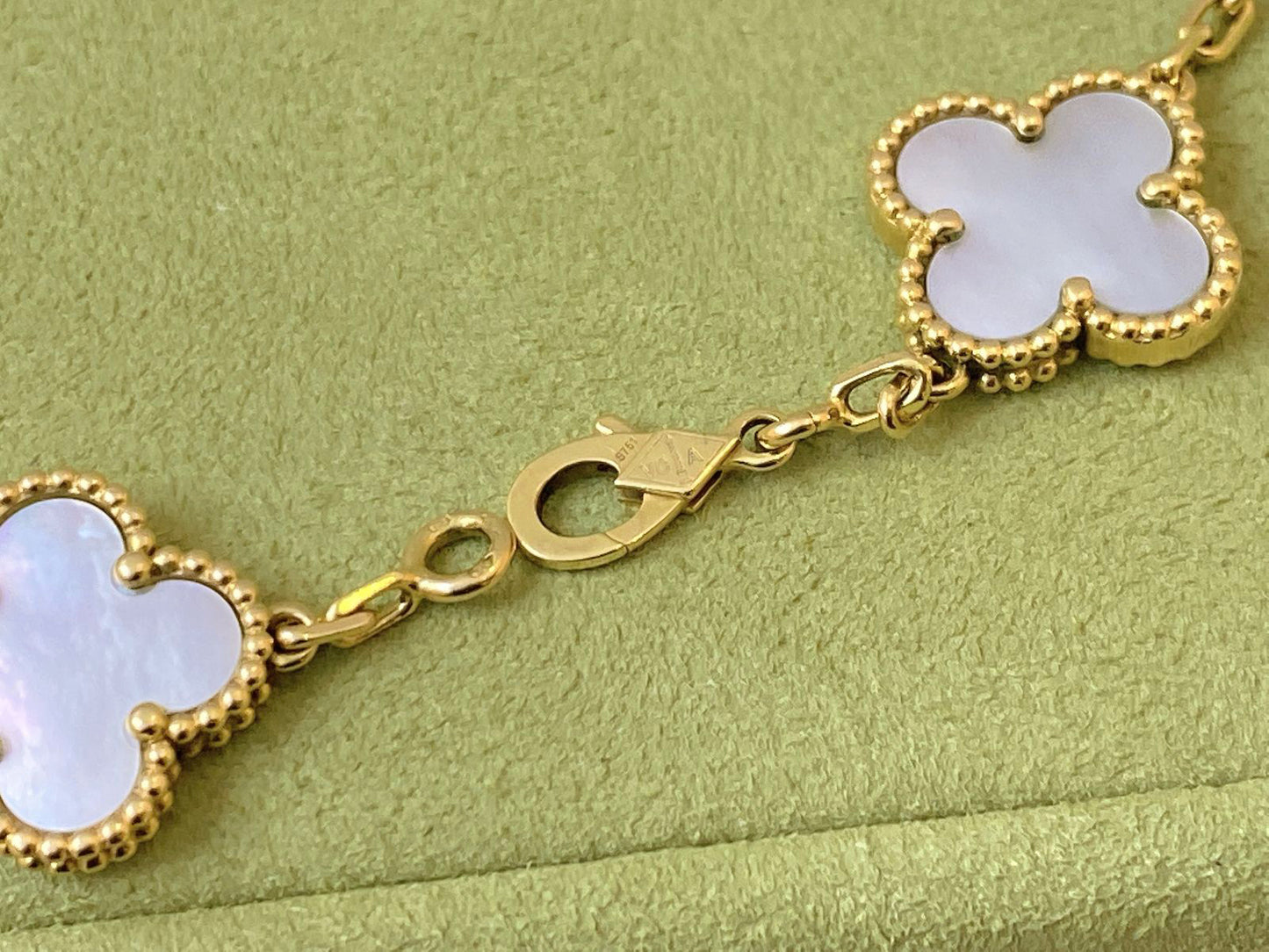 VINTAGE ALHAMBRA MOTHER OF PEARL 18K YELLOW GOLD 5 MOTIF BRACELET