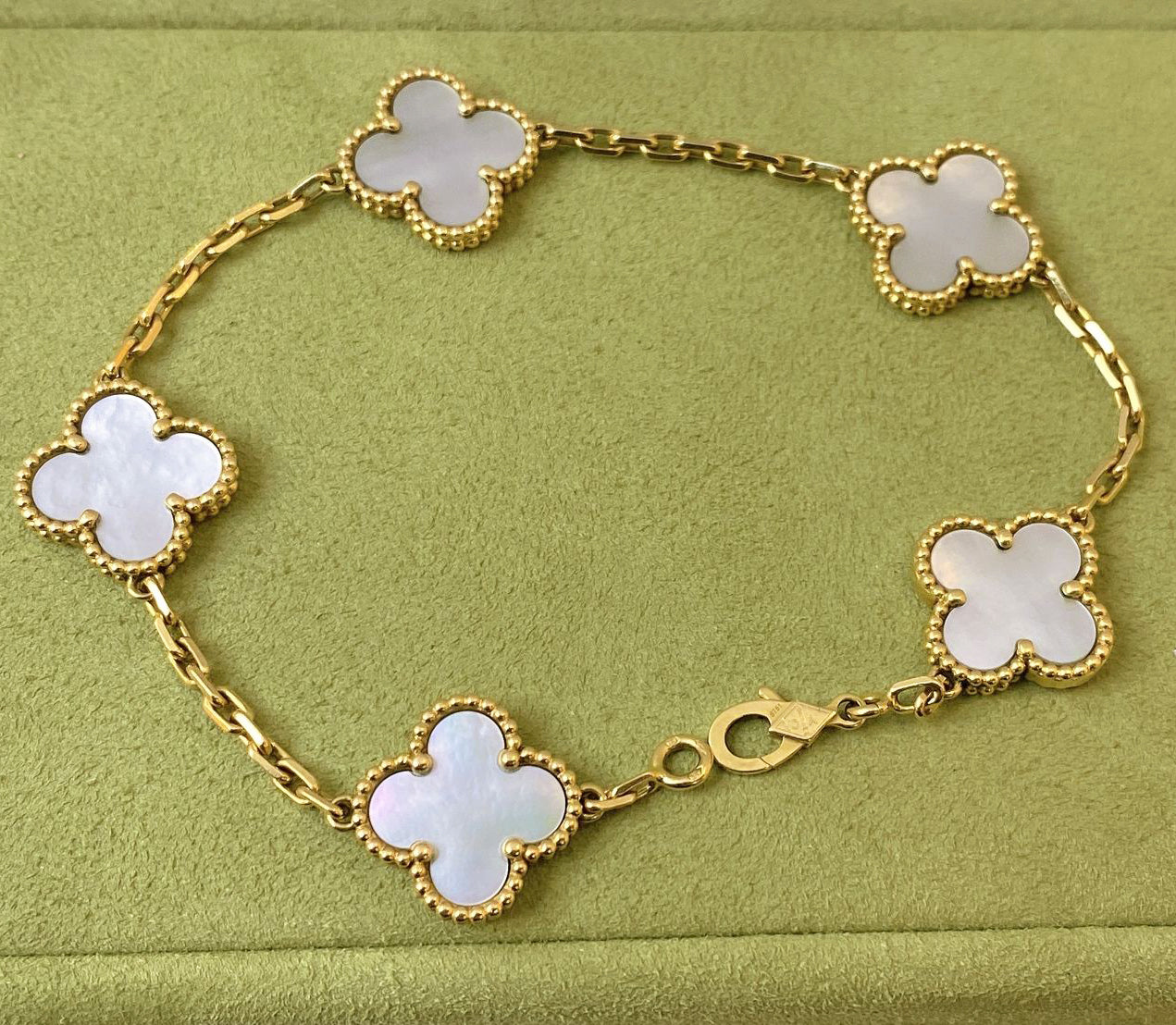 VINTAGE ALHAMBRA MOTHER OF PEARL 18K YELLOW GOLD 5 MOTIF BRACELET