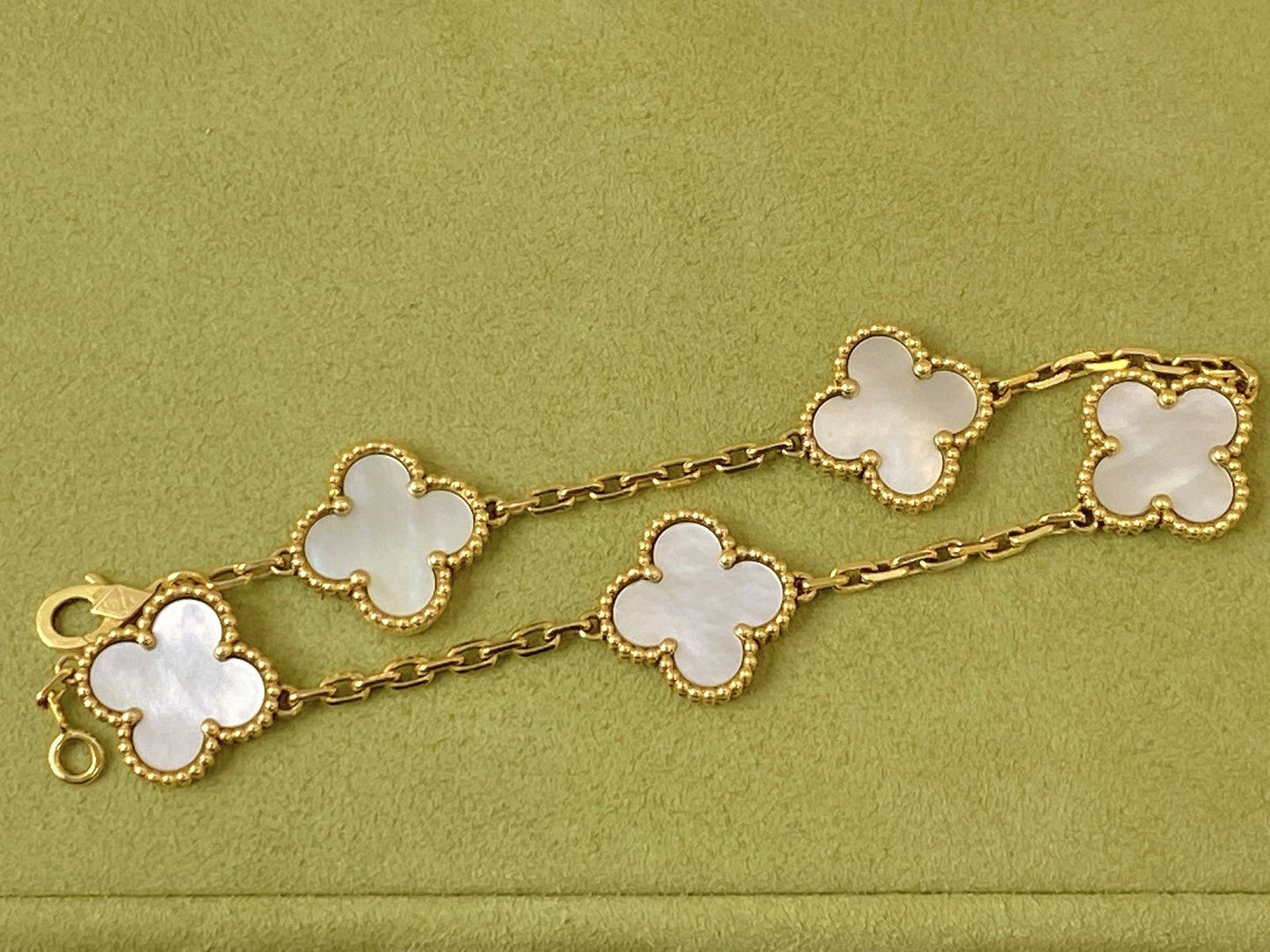VINTAGE ALHAMBRA MOTHER OF PEARL 18K YELLOW GOLD 5 MOTIF BRACELET