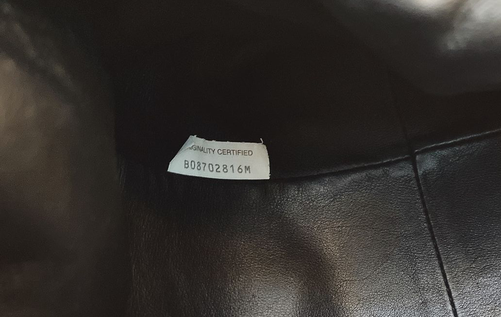 BLACK LEATHER TEEN POUCH