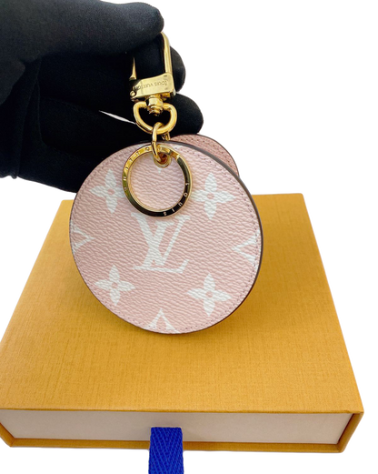 ROUND ILLUSTRE KEYCHAIN LIMITED EDITION COLORED MONOGRAM GIANT