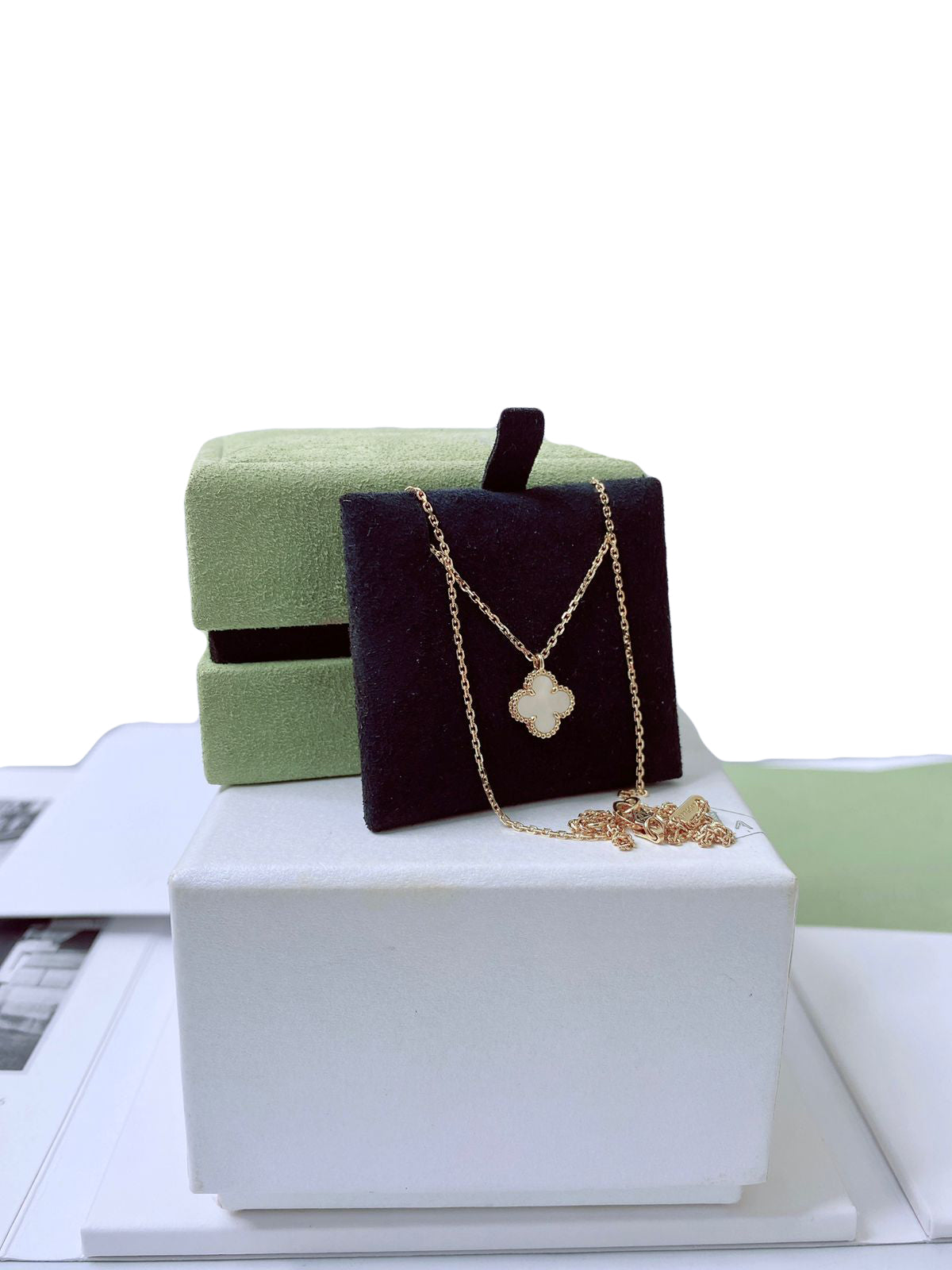 18K YELLOW GOLD AND MOTHER OF PEARL WHITE SWEET ALHAMBRA PENDANT NECKLACE