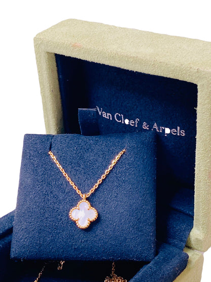 18K YELLOW GOLD AND MOTHER OF PEARL WHITE SWEET ALHAMBRA PENDANT NECKLACE