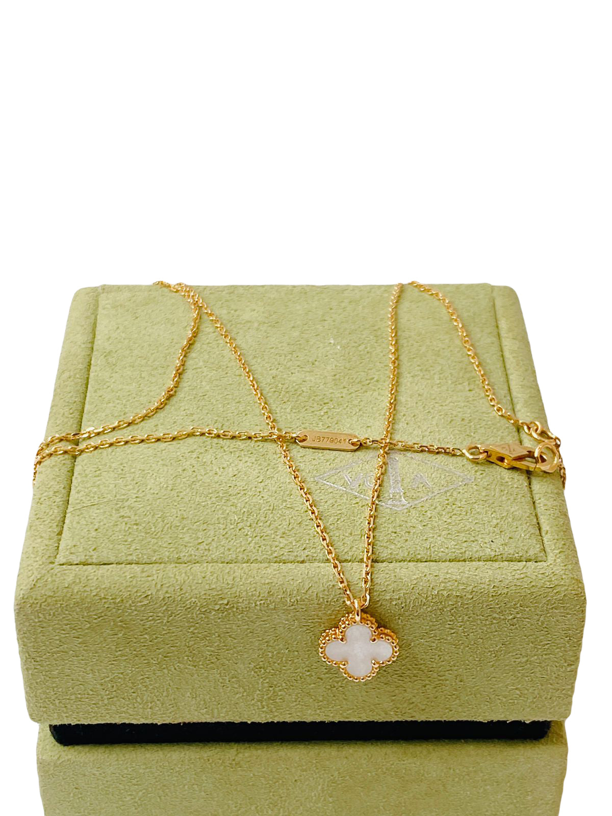 18K YELLOW GOLD AND MOTHER OF PEARL WHITE SWEET ALHAMBRA PENDANT NECKLACE