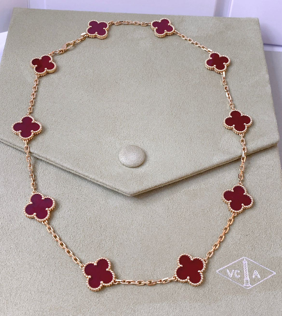 VINTAGE ALHAMBRA CARNELIAN 18K YELLOW GOLD 10 MOTIF STATION NECKLACE