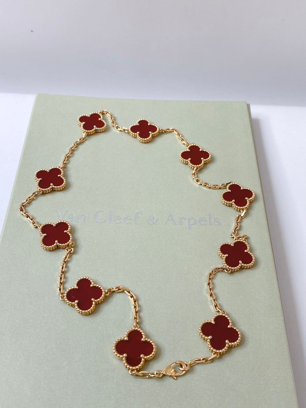 VINTAGE ALHAMBRA CARNELIAN 18K YELLOW GOLD 10 MOTIF STATION NECKLACE