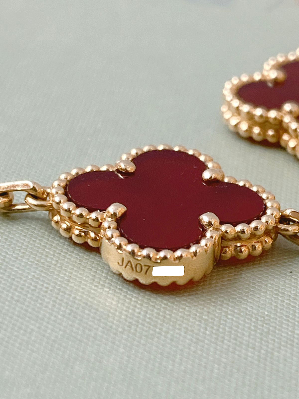 VINTAGE ALHAMBRA CARNELIAN 18K YELLOW GOLD 10 MOTIF STATION NECKLACE