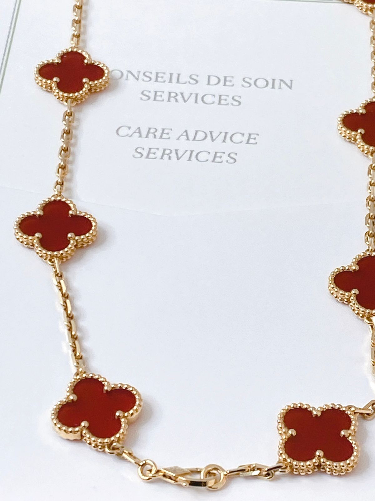 VINTAGE ALHAMBRA CARNELIAN 18K YELLOW GOLD 10 MOTIF STATION NECKLACE