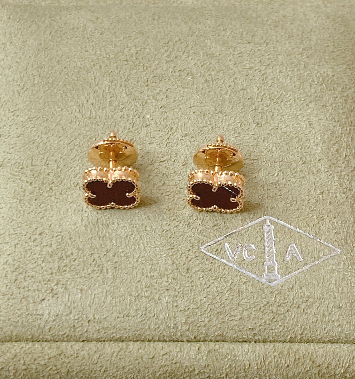 18K ROSE GOLD AND CARNELIAN SWEET ALHAMBRA EARSTUDS
