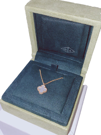 18K YELLOW GOLD AND MOTHER OF PEARL SWEET ALHAMBRA PENDANT
