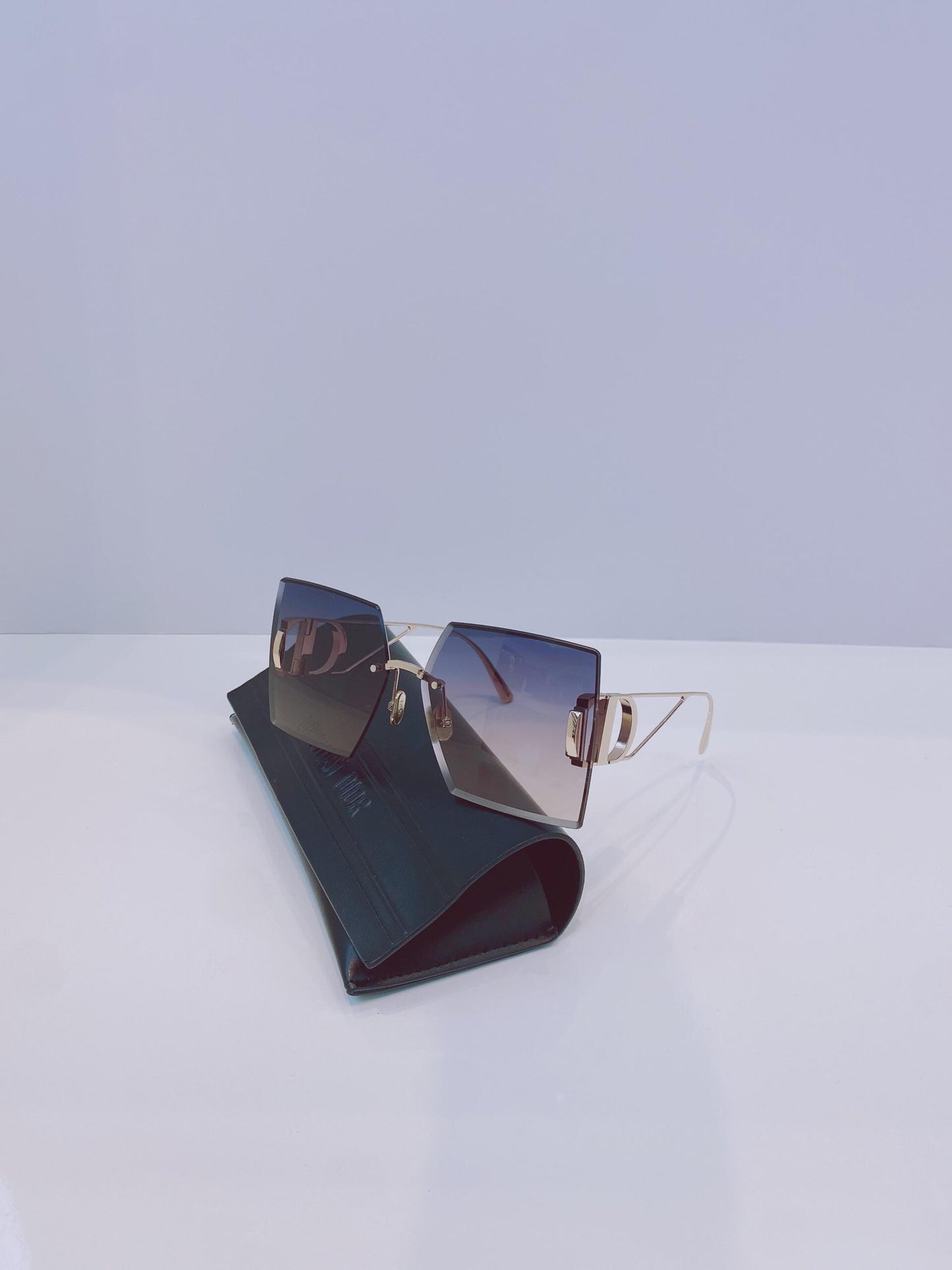 30MONTAIGNE S7U GRADIENT PURPLE TO BLUE SQUARE SUNGLASSES