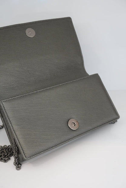 METALLIC DARK GRAY CC CRYSTAL BOW CHAIN EVENING BAG