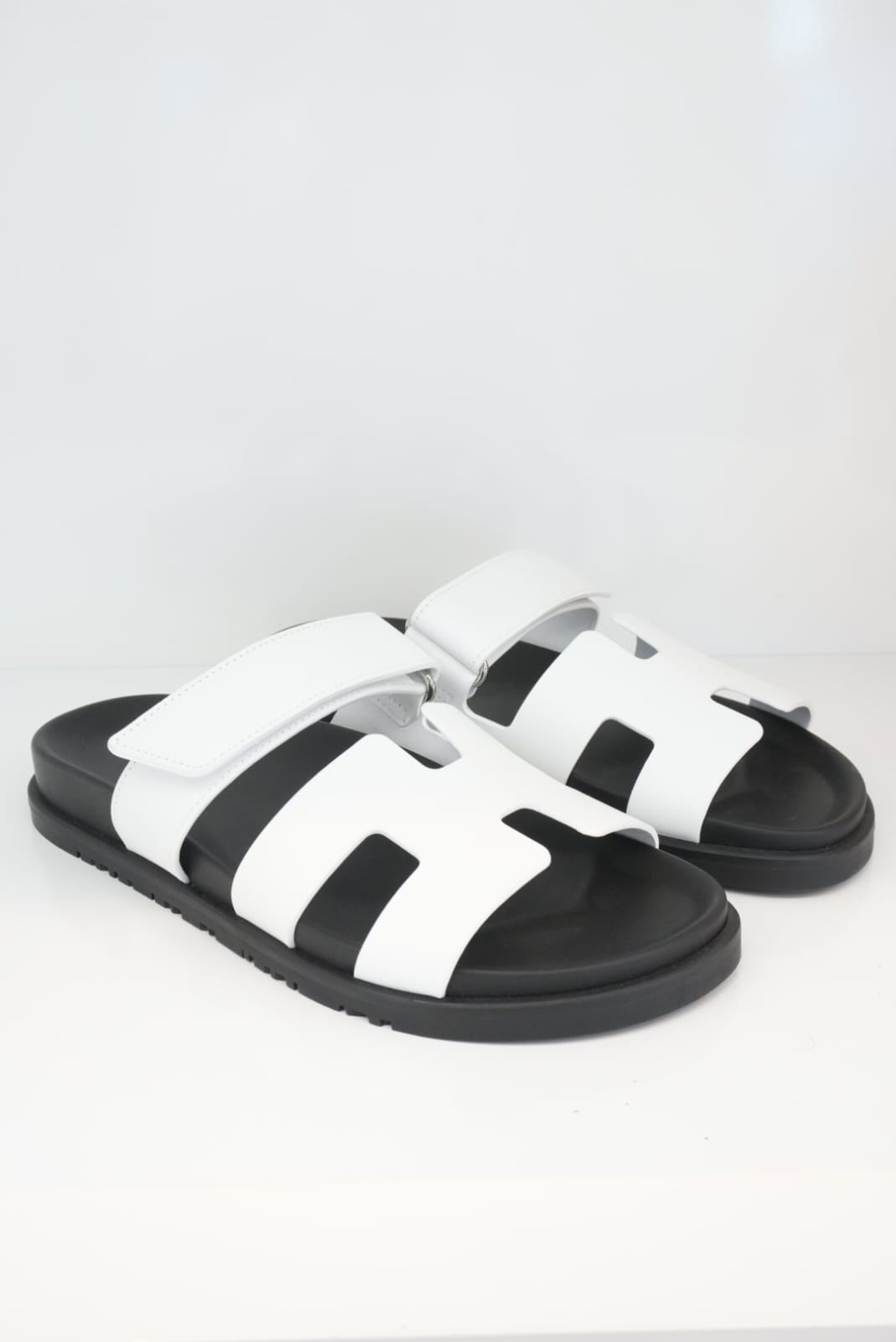 WHITE BLACK LEATHER CHYPRE SANDALS 38