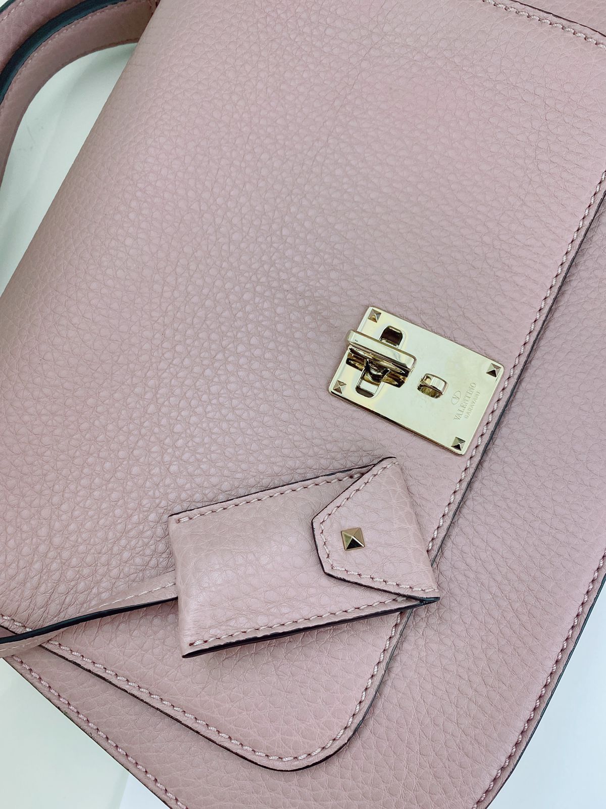 BLUSH PINK PEBBLED CALFSKIN JOYLOCK FLAP MESSENGER BAG