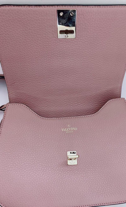 BLUSH PINK PEBBLED CALFSKIN JOYLOCK FLAP MESSENGER BAG