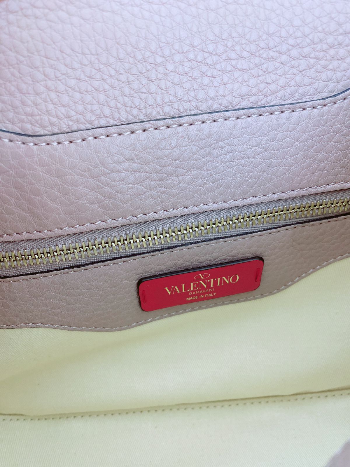 BLUSH PINK PEBBLED CALFSKIN JOYLOCK FLAP MESSENGER BAG