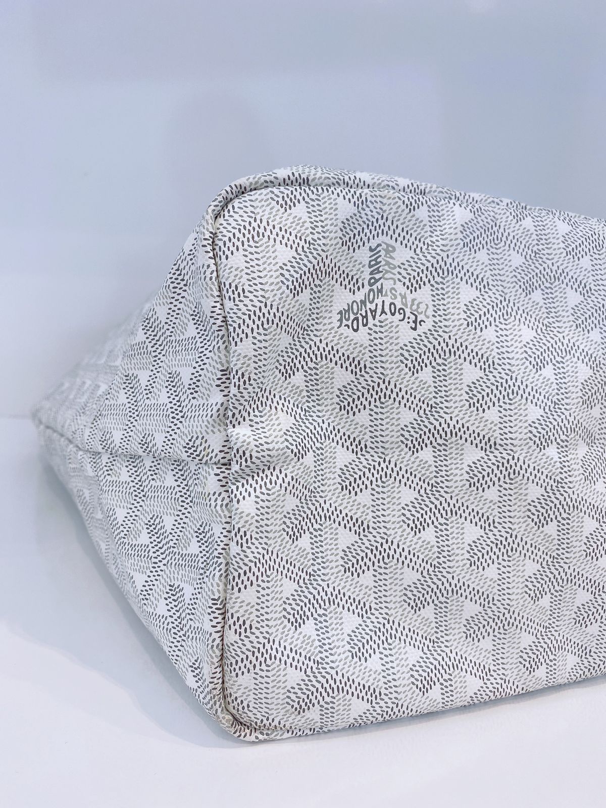 WHITE GRAY GOYARDINE COATED CANVAS SAINT LOUIS PM TOTE BAG