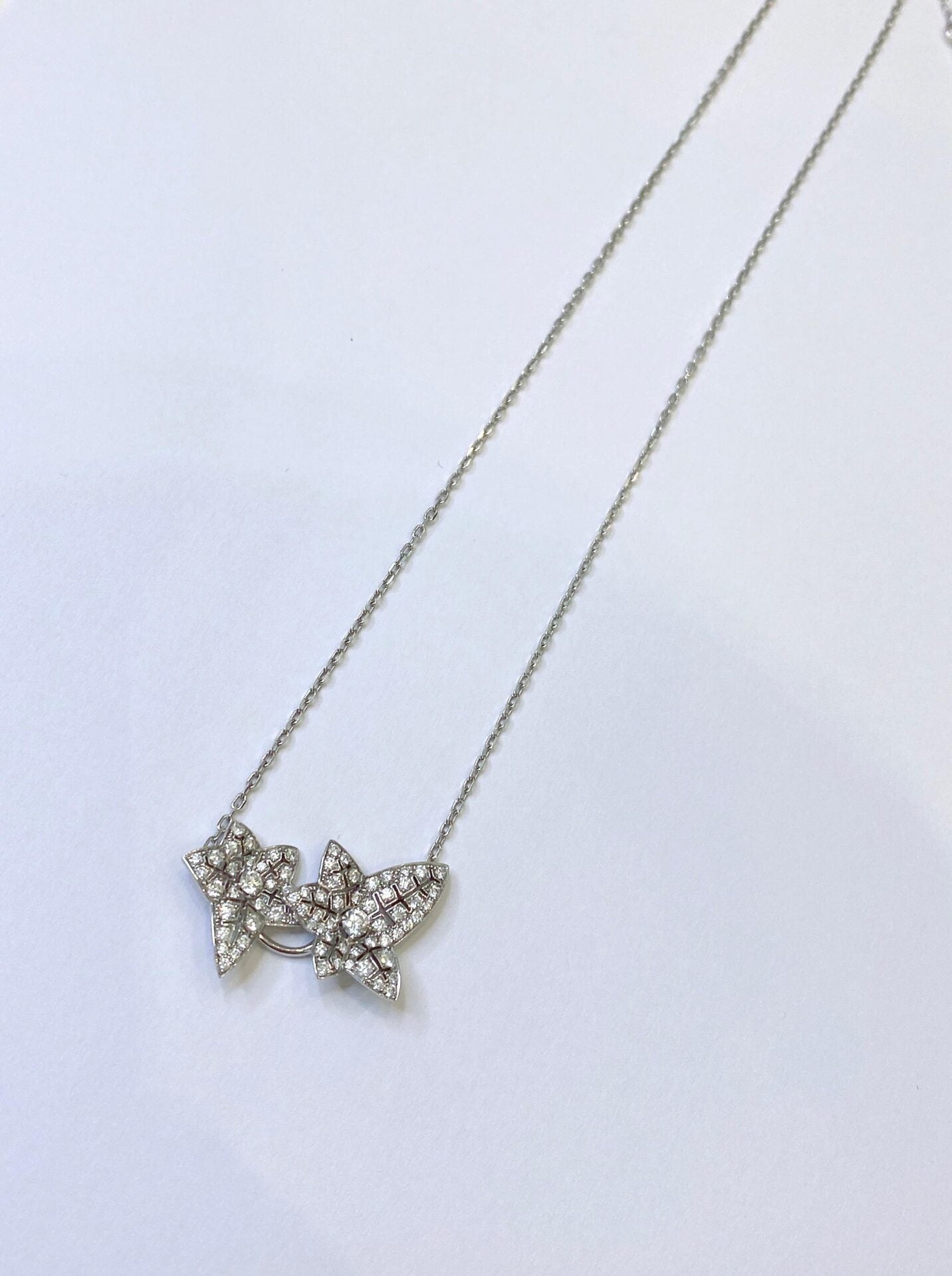 WHITE GOLD AND DIAMOND LIERRE DE PARIS NECKLACE