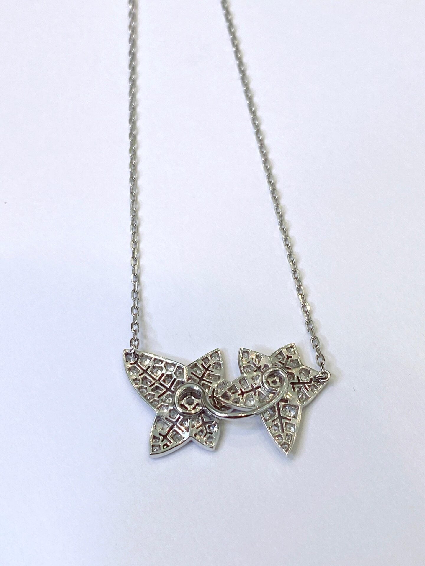 WHITE GOLD AND DIAMOND LIERRE DE PARIS NECKLACE