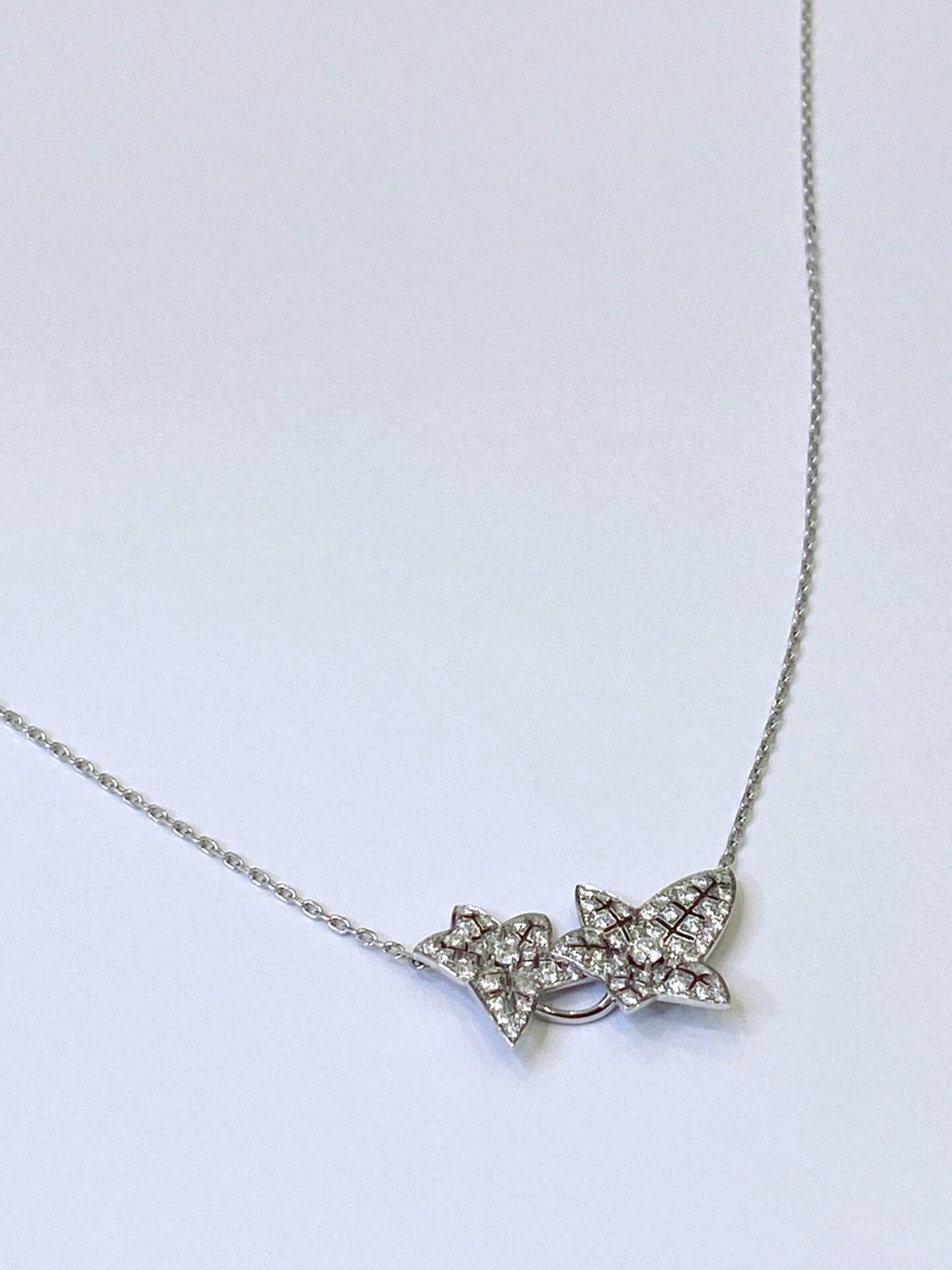 WHITE GOLD AND DIAMOND LIERRE DE PARIS NECKLACE