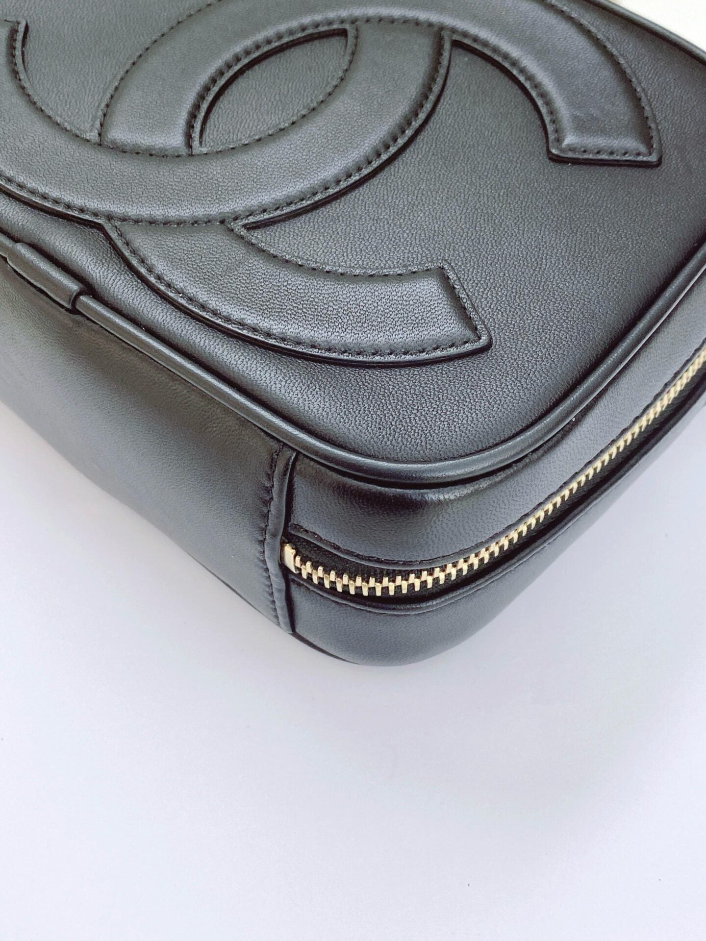 BLACK LAMBSKIN CC MANIA SMALL CAMERA BAG