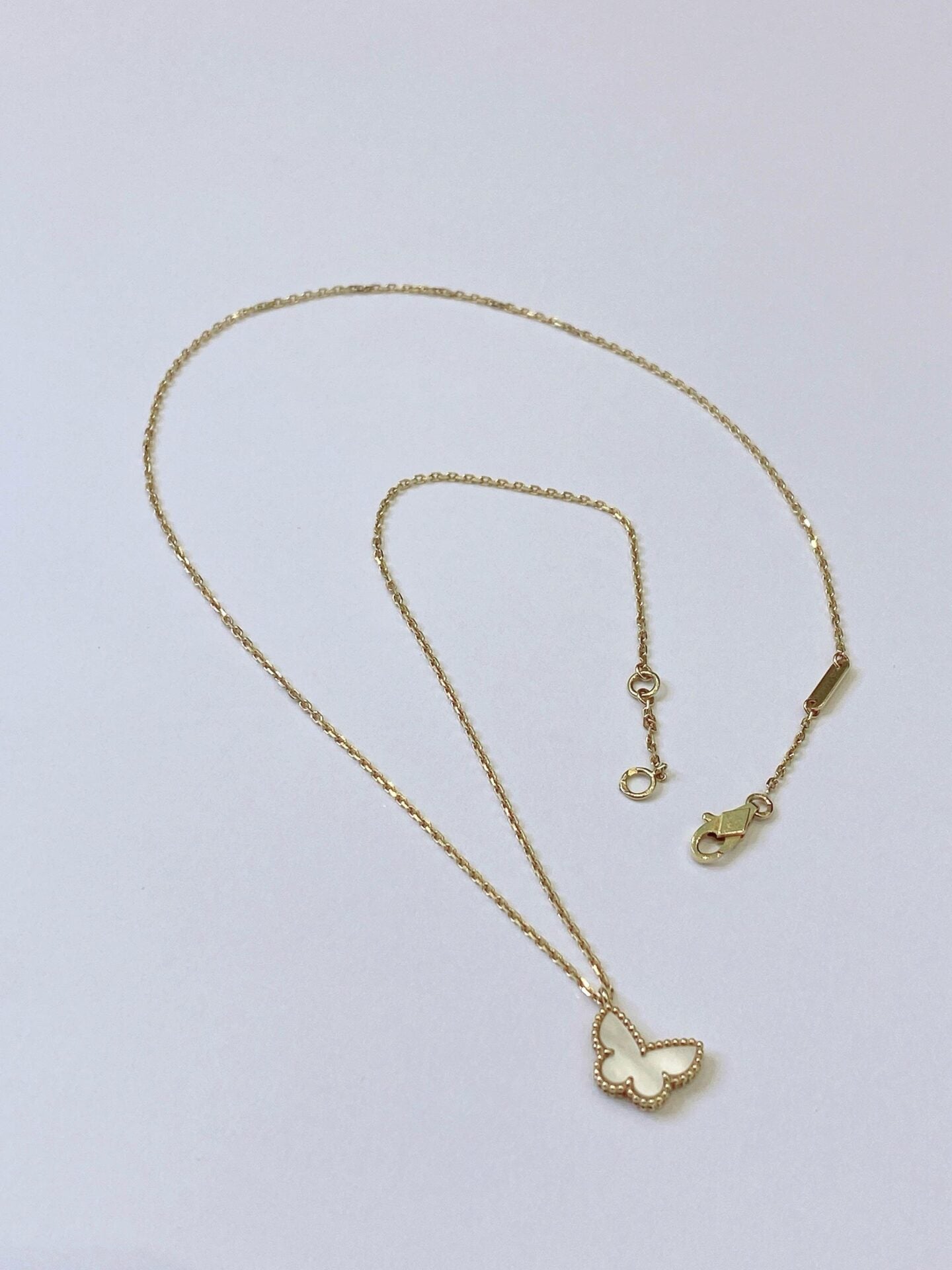 SWEET BUTTERFLY PENDANT 18K YELLOW GOLD MOTHER OF PEARL