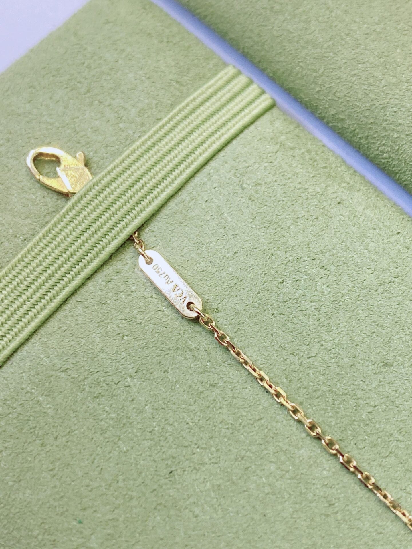 SWEET BUTTERFLY BRACELET 18K YELLOW GOLD MOTHER OF PEARL