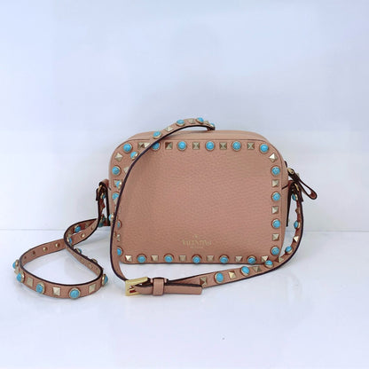 BLUSH PINK LEATHER ROLLING ROCKSTUD CAMERA CROSSBODY BAG