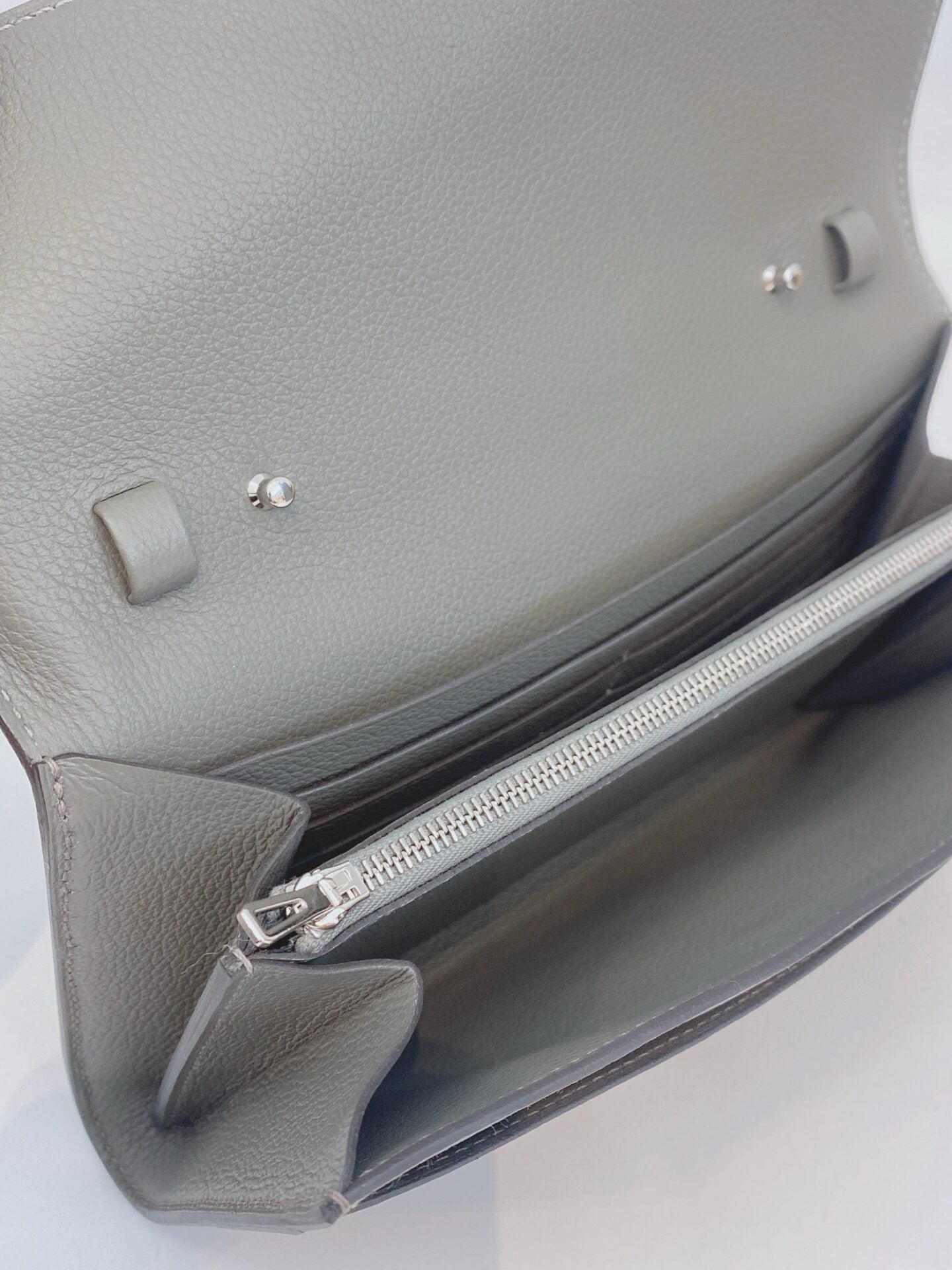 GRIS MEYER EVERCOLOR CONSTANCE TO GO WALLET PALLADIUM HARDWARE