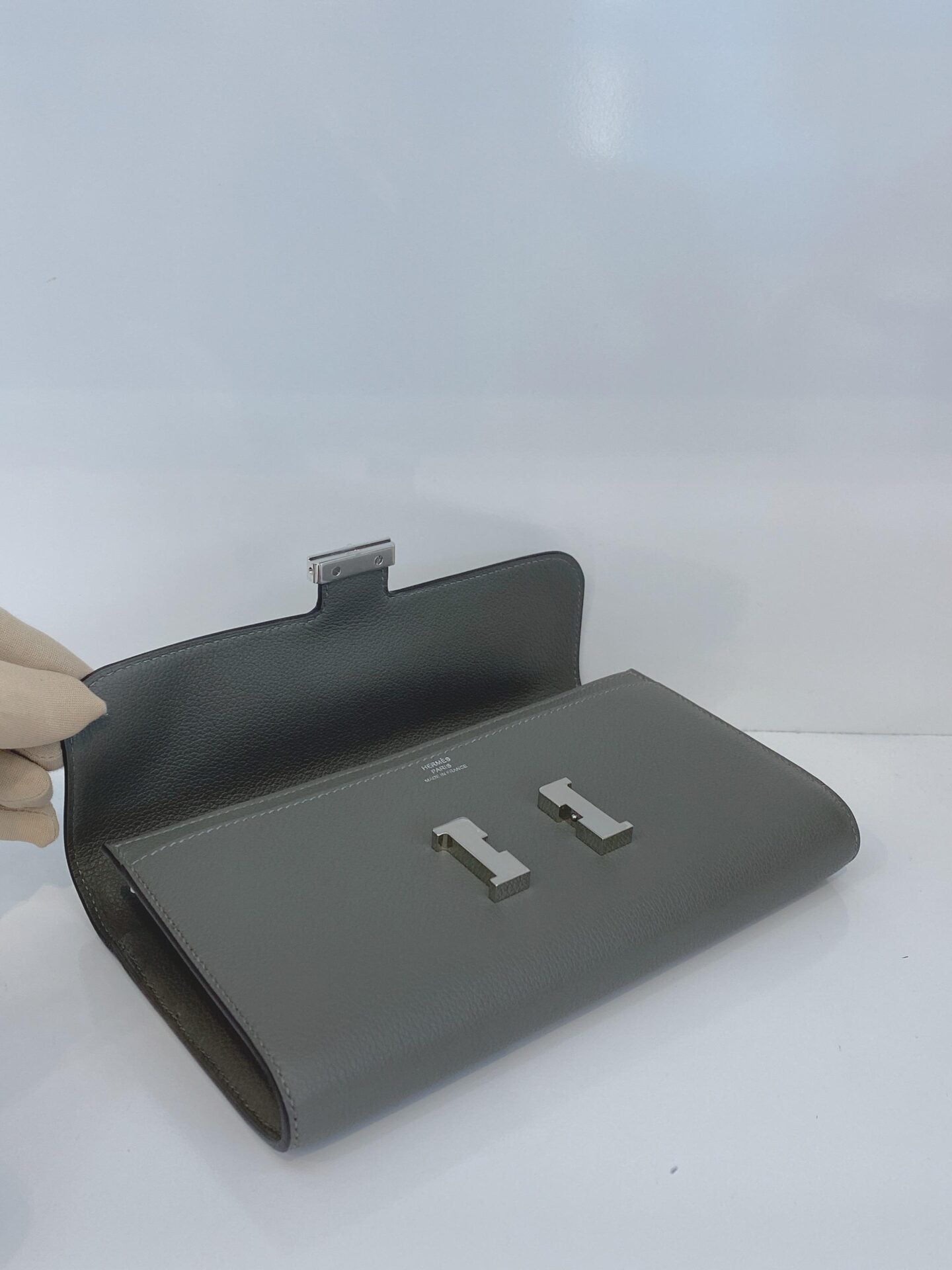 GRIS MEYER EVERCOLOR CONSTANCE TO GO WALLET PALLADIUM HARDWARE