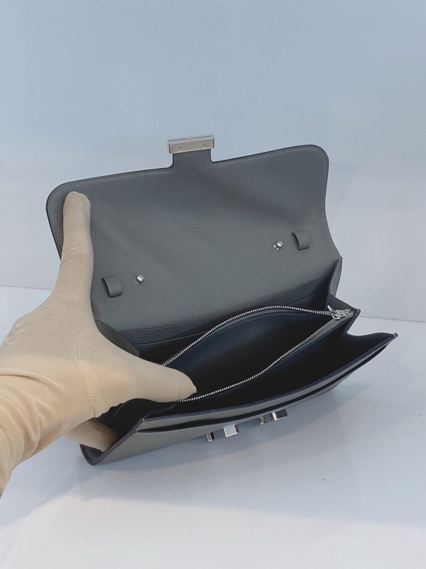 GRIS MEYER EVERCOLOR CONSTANCE TO GO WALLET PALLADIUM HARDWARE