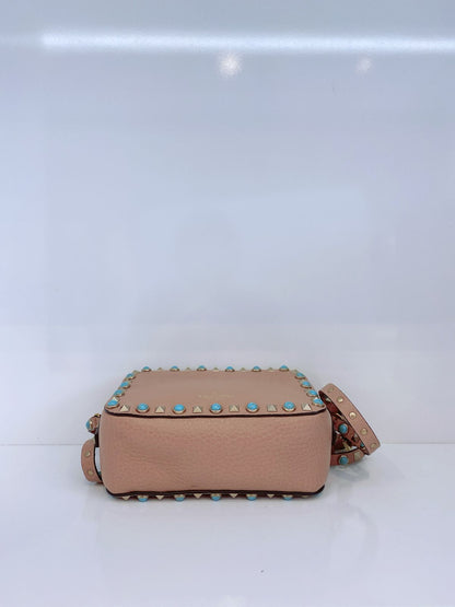 BLUSH PINK LEATHER ROLLING ROCKSTUD CAMERA CROSSBODY BAG