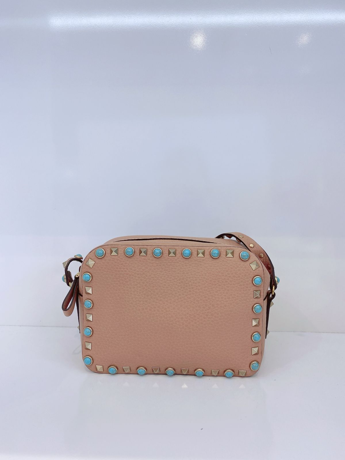 BLUSH PINK LEATHER ROLLING ROCKSTUD CAMERA CROSSBODY BAG
