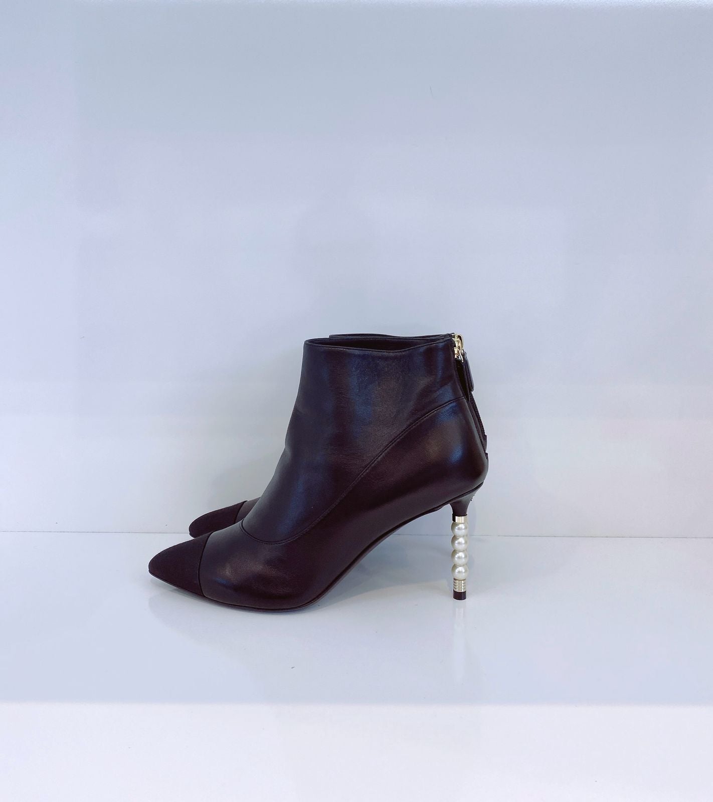 BLACK LEATHER  CC PEARL ANKLE BOOTS SIZE 38C