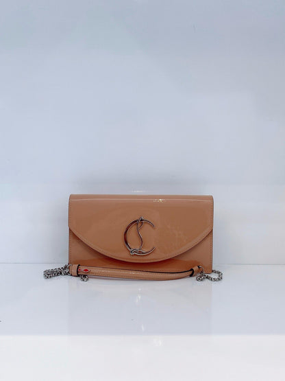 BEIGE PATENT LEATHER LOUBI 54 CHAIN CLUTCH