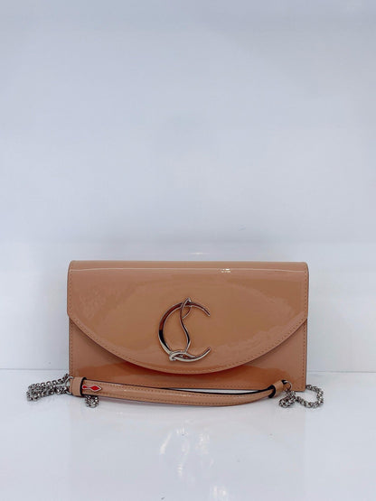 BEIGE PATENT LEATHER LOUBI 54 CHAIN CLUTCH