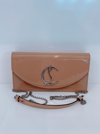 BEIGE PATENT LEATHER LOUBI 54 CHAIN CLUTCH