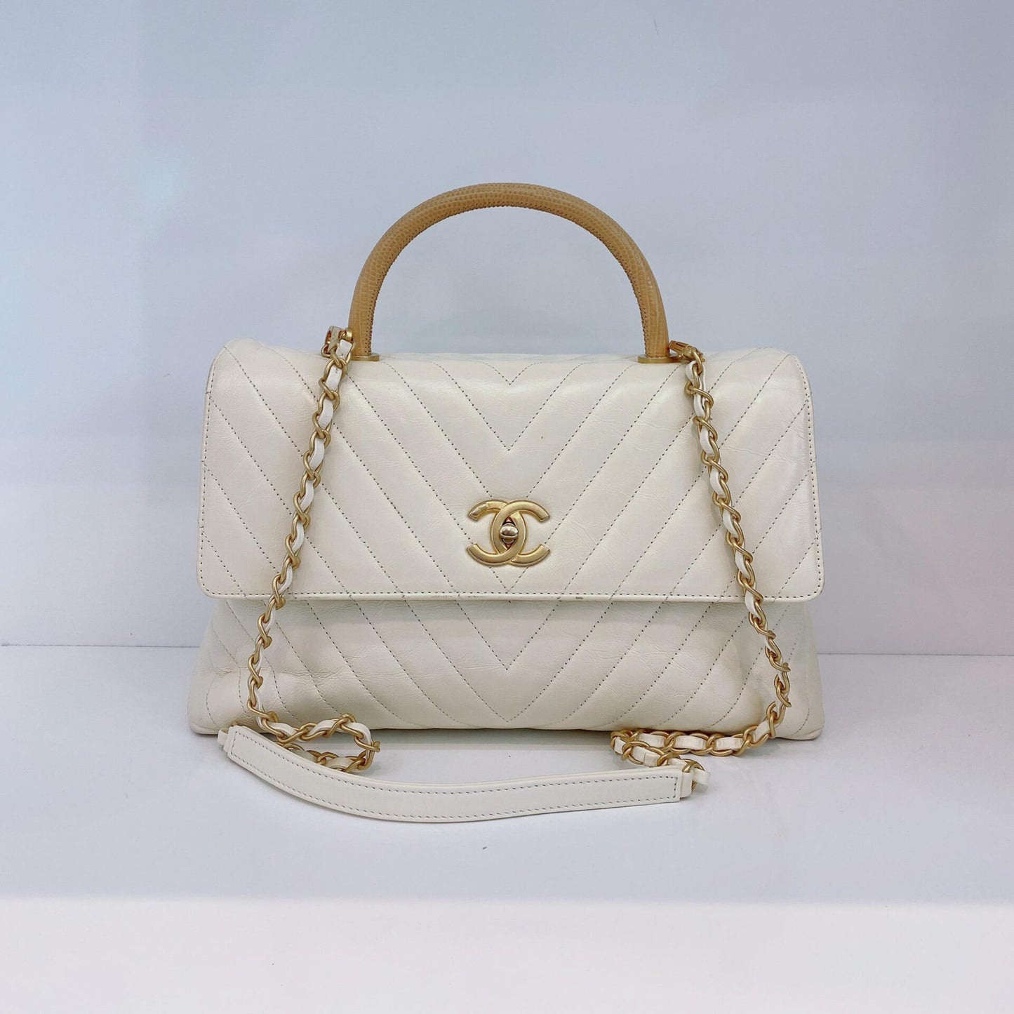 LIZARD COCO TOP HANDLE BAG CHEVRON IN WHITE QUILTED LEATHER