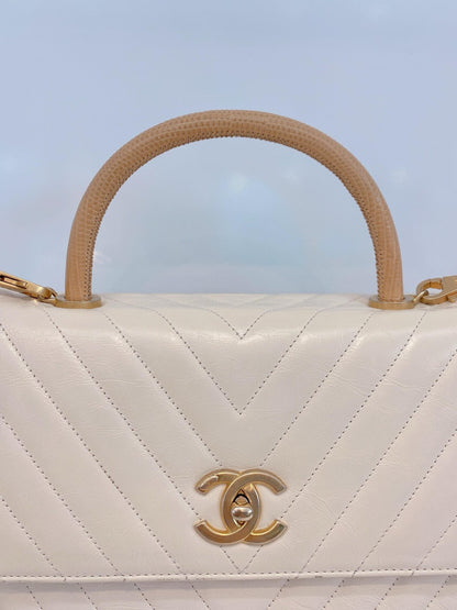 LIZARD COCO TOP HANDLE BAG CHEVRON IN WHITE QUILTED LEATHER
