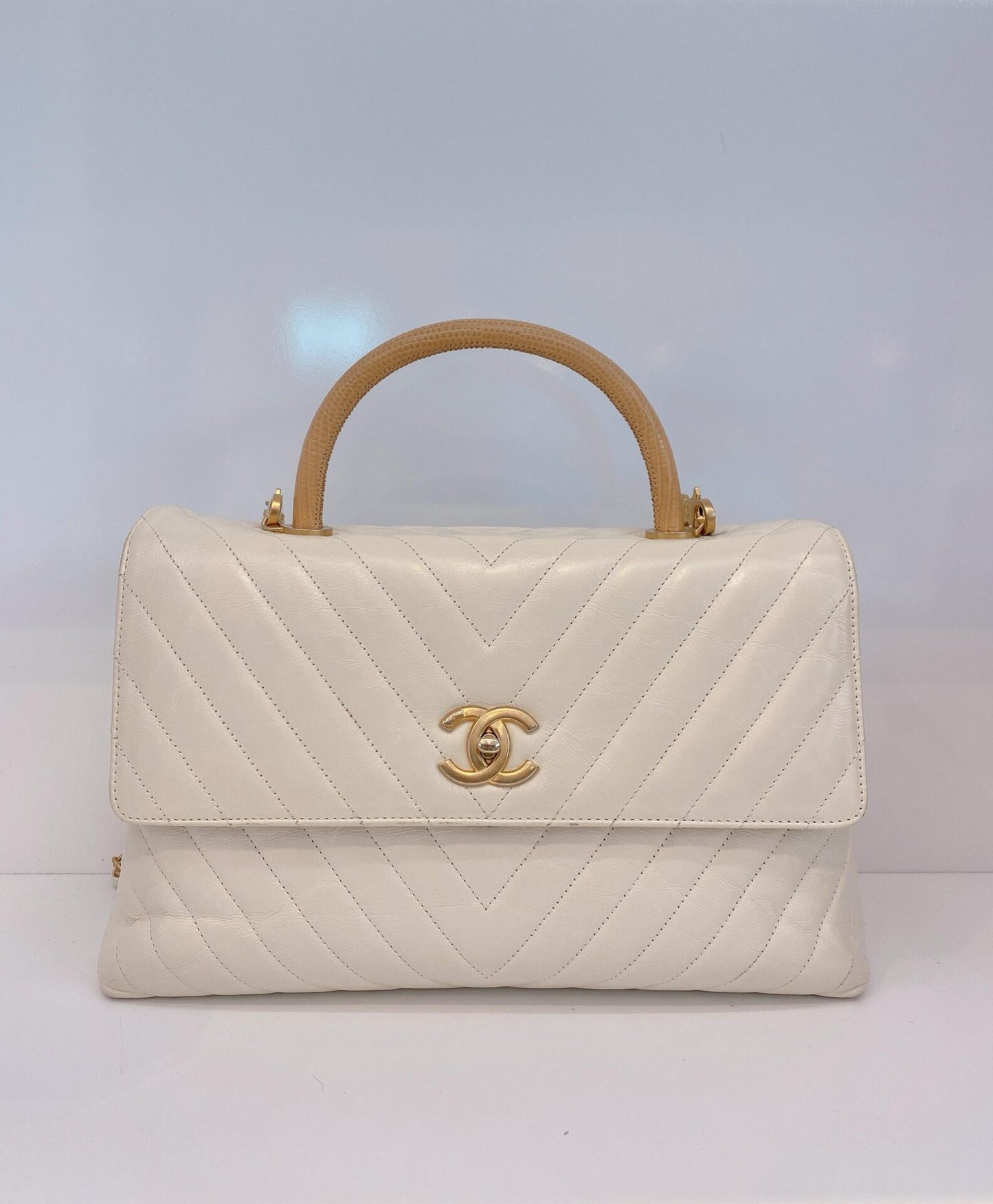 LIZARD COCO TOP HANDLE BAG CHEVRON IN WHITE QUILTED LEATHER