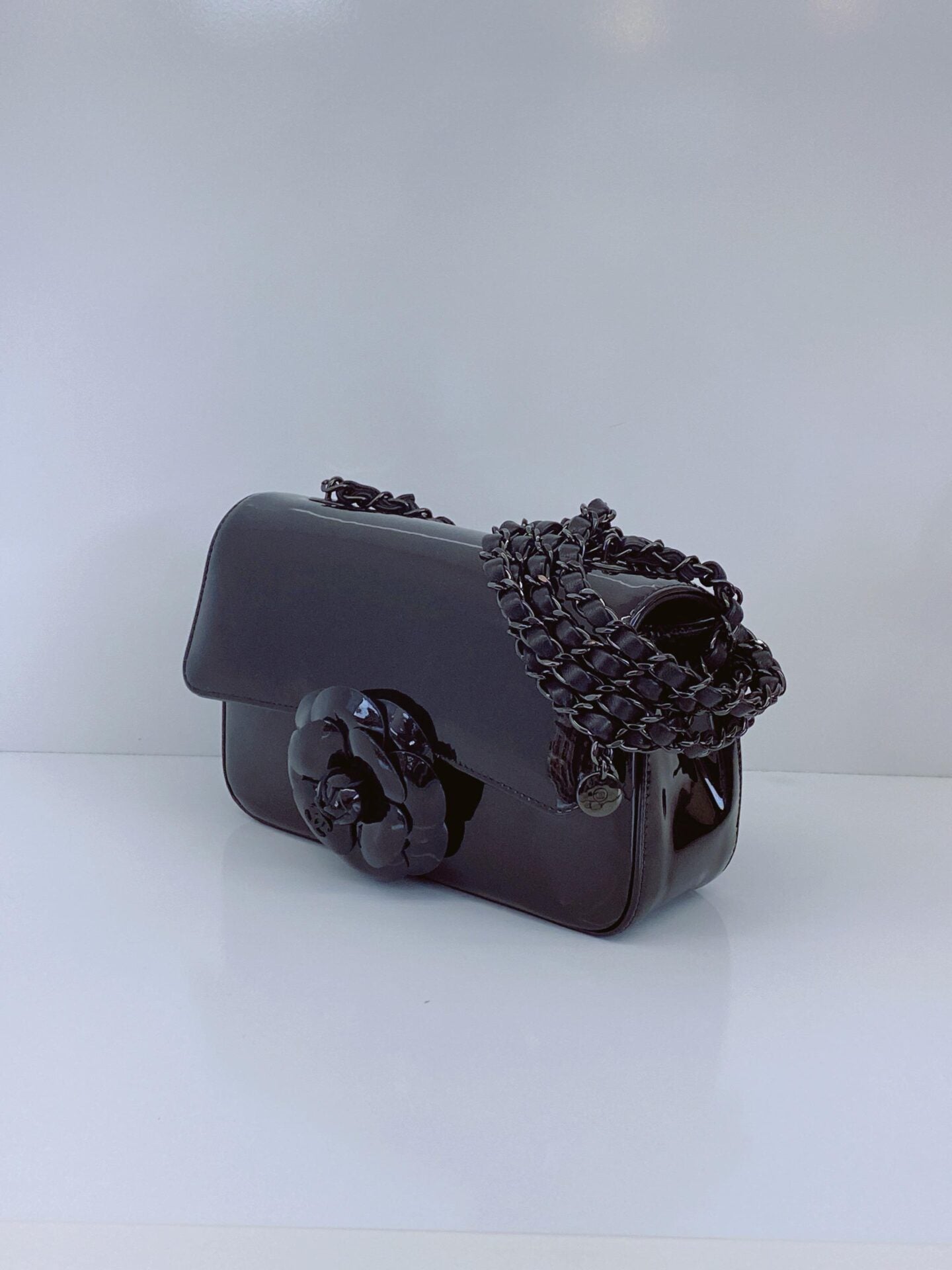 BLACK PATENT CALFSKIN SMALL CAMELLIA SINGLE FLAP BAG