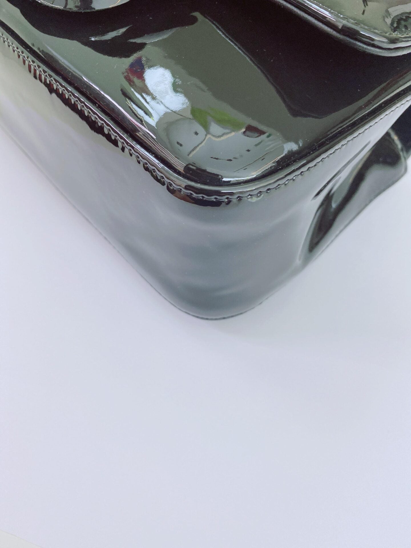 BLACK PATENT CALFSKIN SMALL CAMELLIA SINGLE FLAP BAG