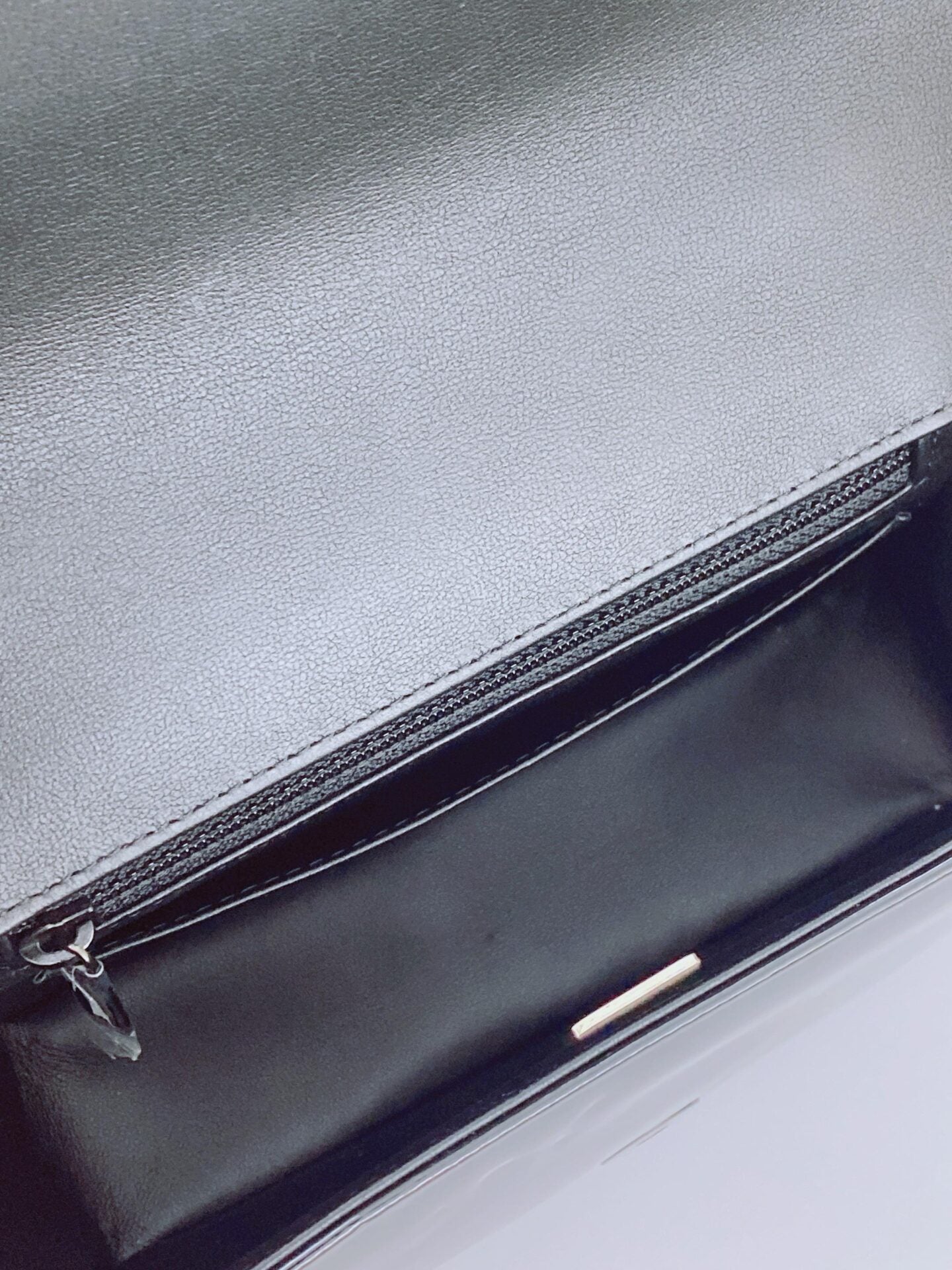 BLACK PATENT CALFSKIN SMALL CAMELLIA SINGLE FLAP BAG