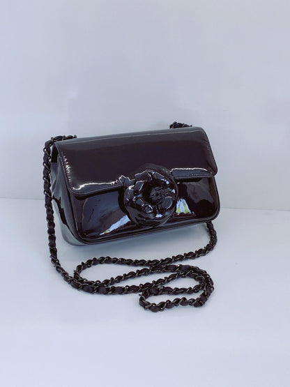 BLACK PATENT CALFSKIN SMALL CAMELLIA SINGLE FLAP BAG