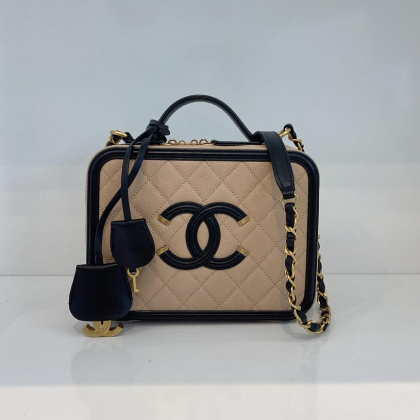 BEIGE BLACK CAVIAR QUILTED LEATHER MEDIUM CC FILIGREE VANITY CASE