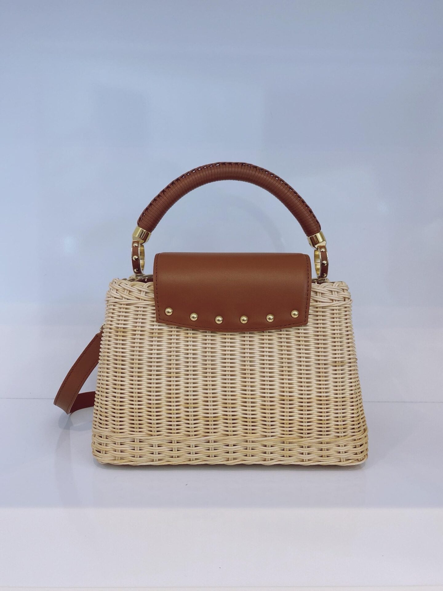 BROWN BEIGE BRAIDED RATTAN WITH SMOOTH COWHIDE LEATHER HANDLE CAPUCINES BB HANDBAG